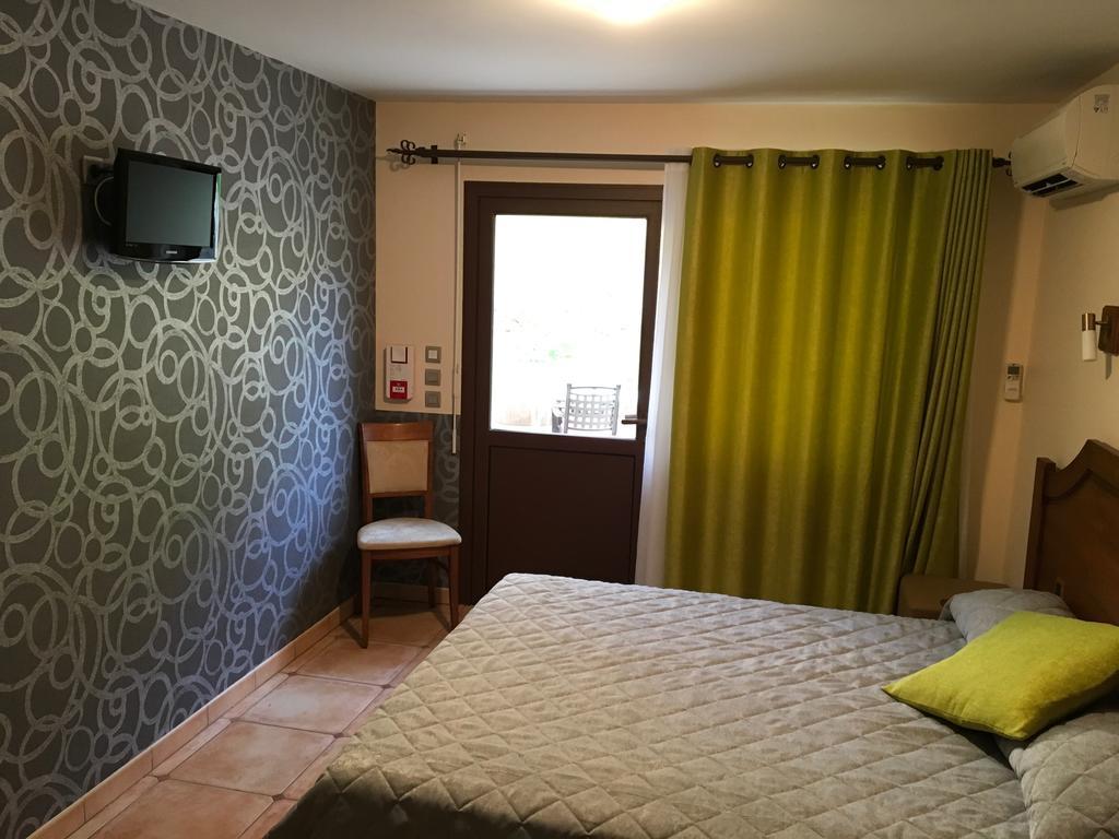Aux Vieux Arceaux Hotell Mercuer Exteriör bild