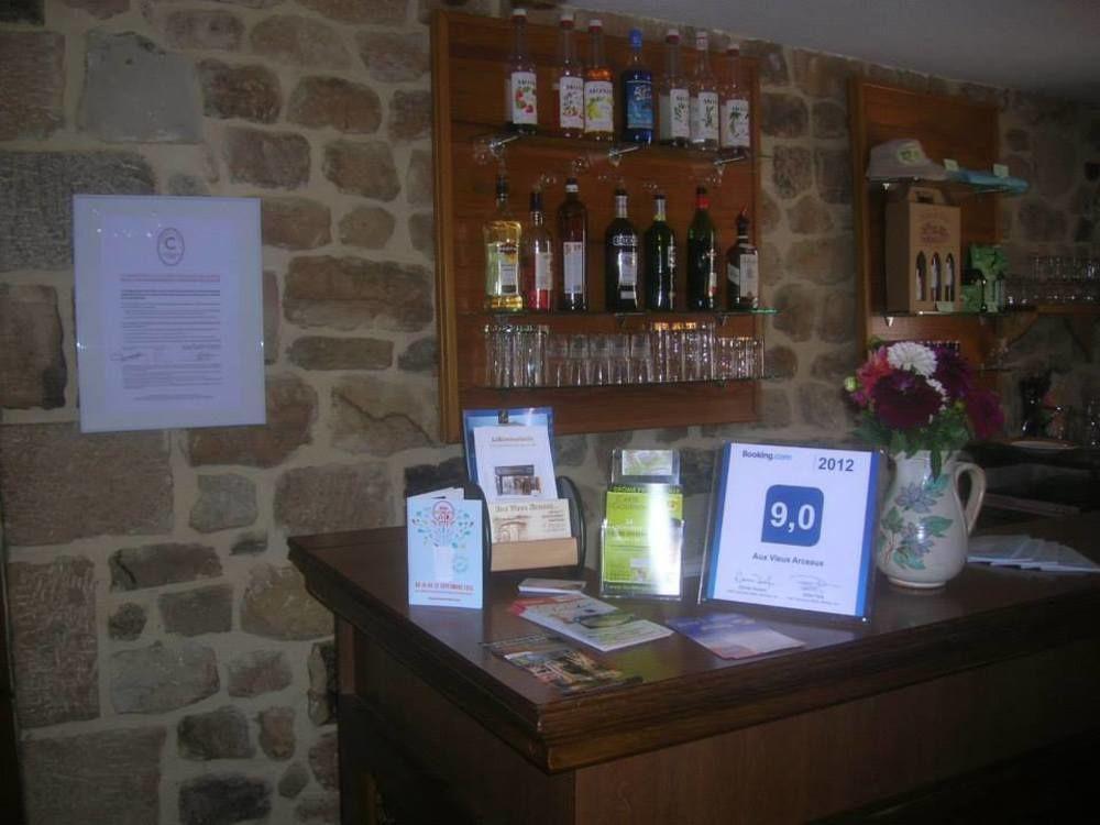 Aux Vieux Arceaux Hotell Mercuer Exteriör bild