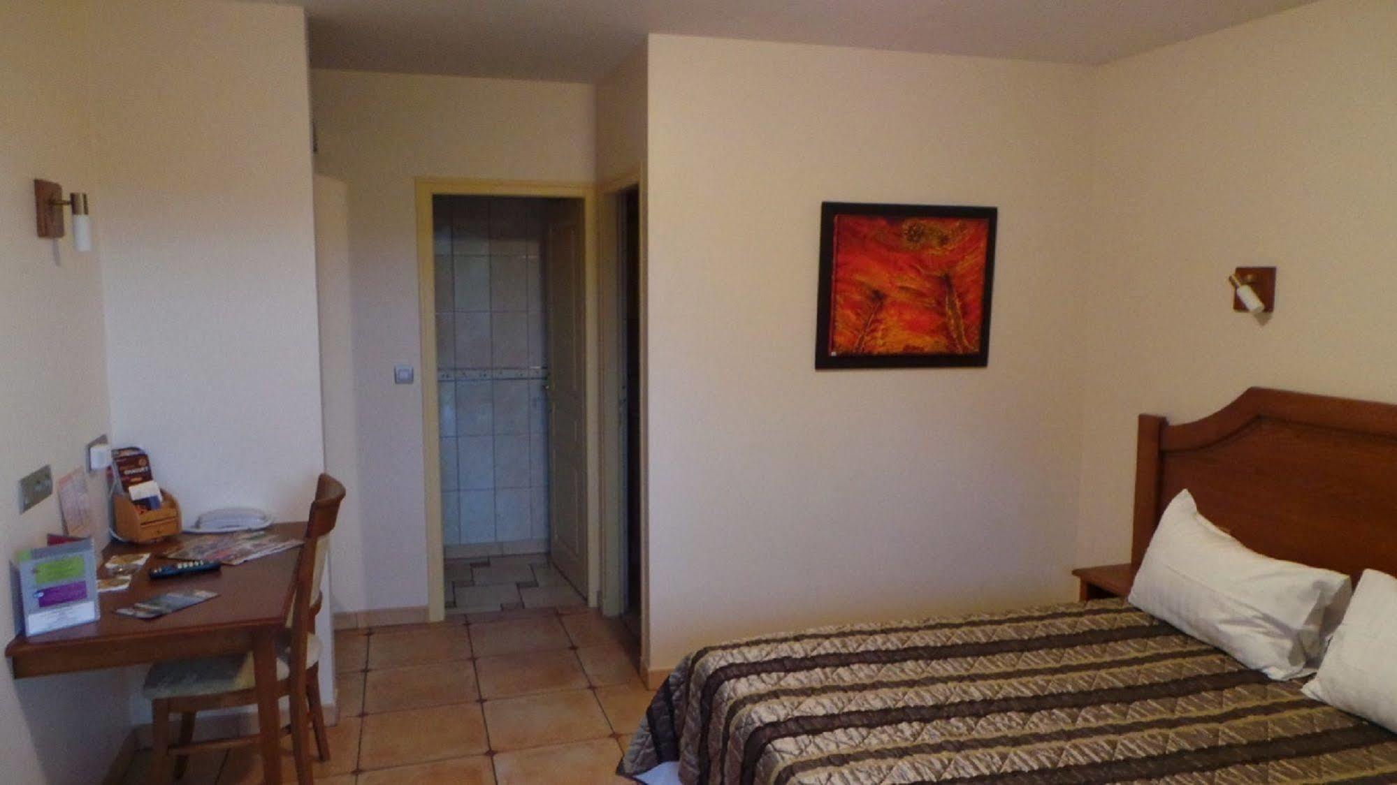 Aux Vieux Arceaux Hotell Mercuer Exteriör bild